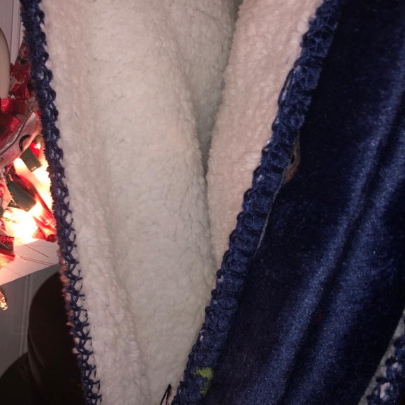 SOLD**Tommy Hilfiger beagle sherpa blanket**SOLD - Picture 4 of 4